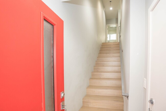 Building Photo - Contemporary Multi-Level Townhome - Prime ...