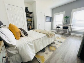 Interior Photo - Landmark Towers