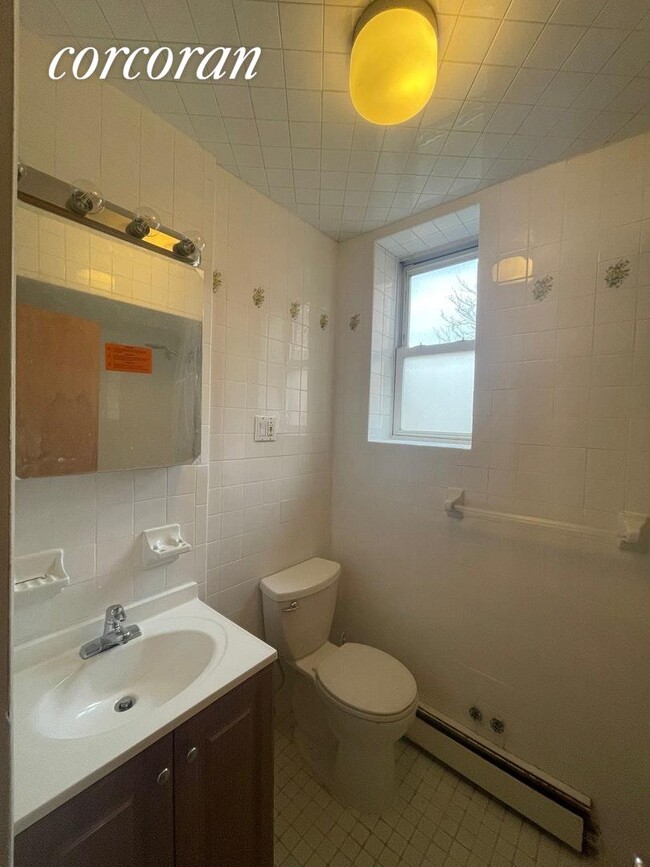 Building Photo - 161 Lott St