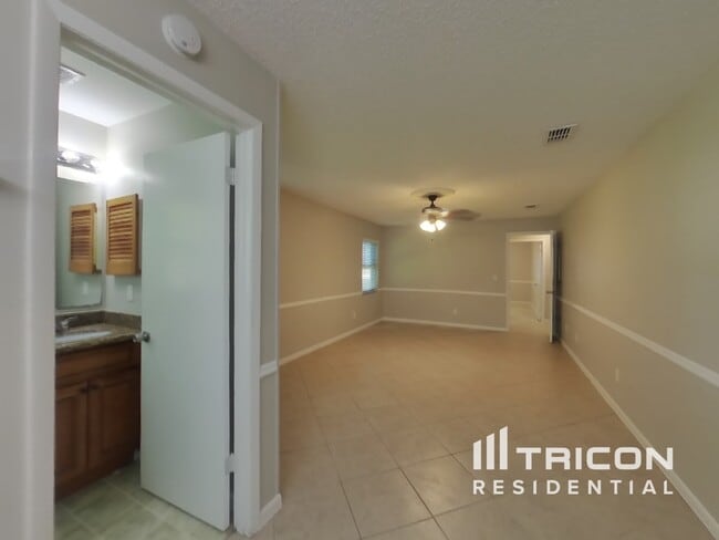 Building Photo - 38750 James Ct
