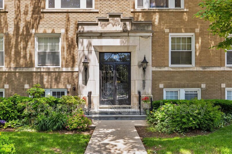 Primary Photo - 45 Park Ave