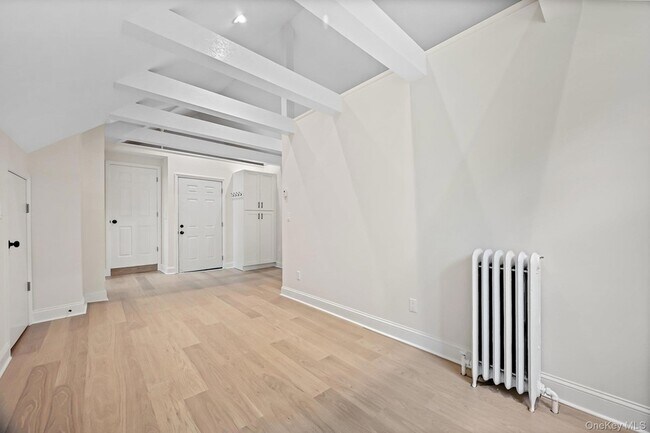 Foto del edificio - 12 Thomas Pl