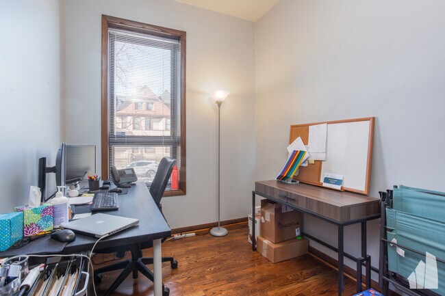 Foto del edificio - 1455 W Wilson Ave