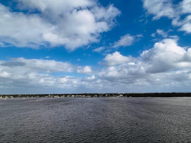 Building Photo - 126 Lakeshore Dr