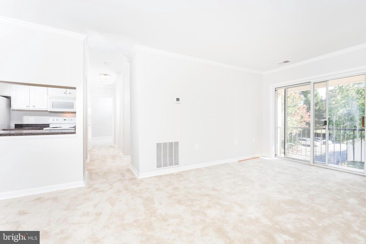 8205 Whispering Oaks Way Unit 304, Gaithersburg, MD 20879 Condo for