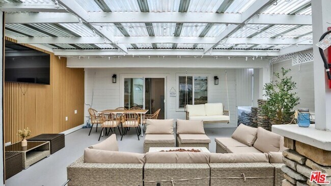 Foto del edificio - 17165 Pacific Coast Hwy