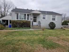 Building Photo - 2033 Terrace Dr