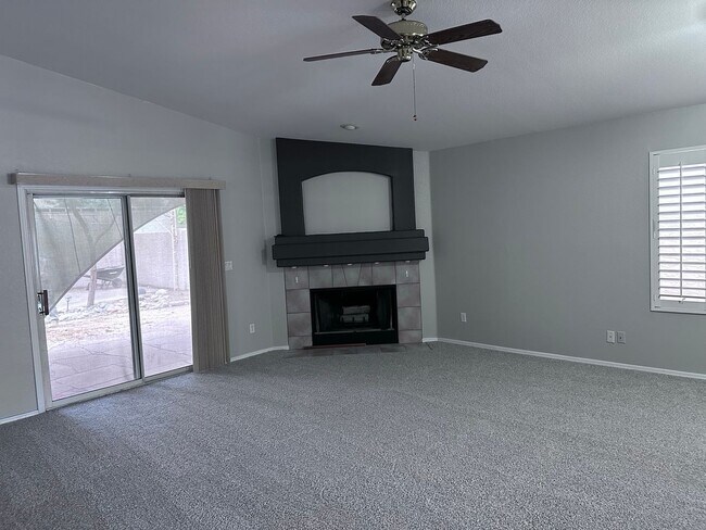 Foto del edificio - LOCATION!! 3 bed 2 bath single level home ...