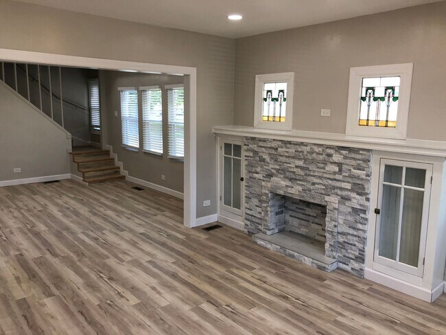 Foto del edificio - Large remodeled 4bed/2bath close to schools and transportation!