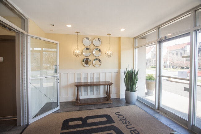 Building Photo - 1410 Chicago