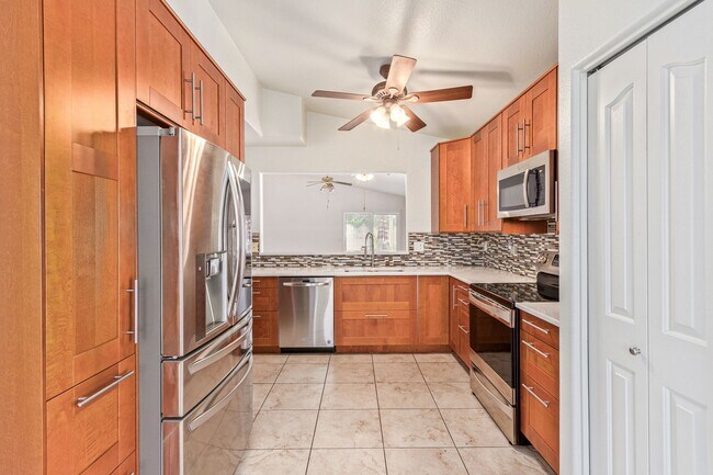 Foto del edificio - Beautiful home with pool in the heart of G...