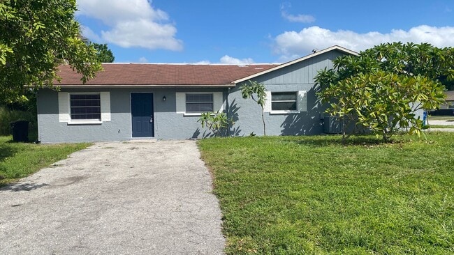 Beautifully Renovated 3/2 Villa in West Br... - Beautifully Renovated 3/2 Villa in West Br... House