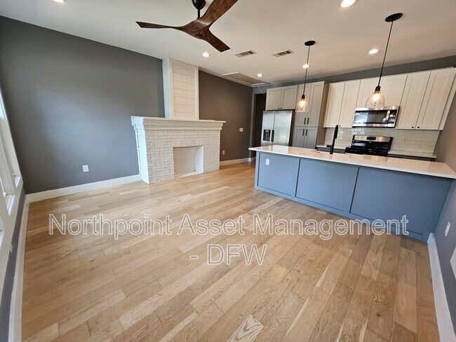 Building Photo - 206 N Waverly Dr