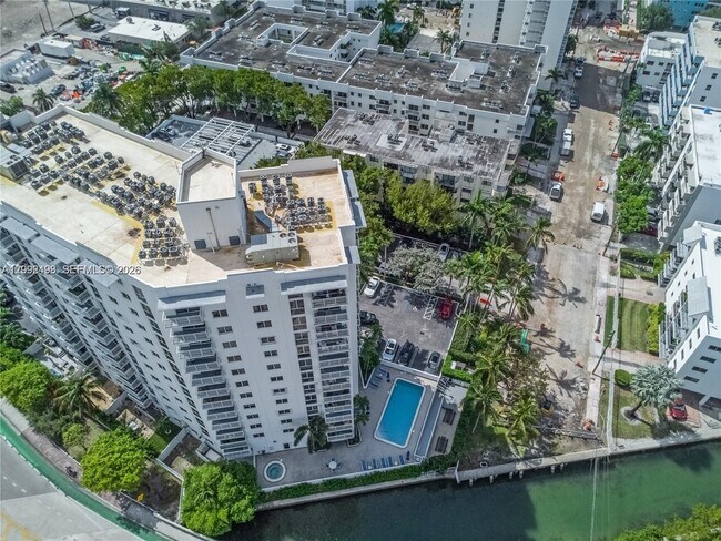 Foto del edificio - 1688 West Ave