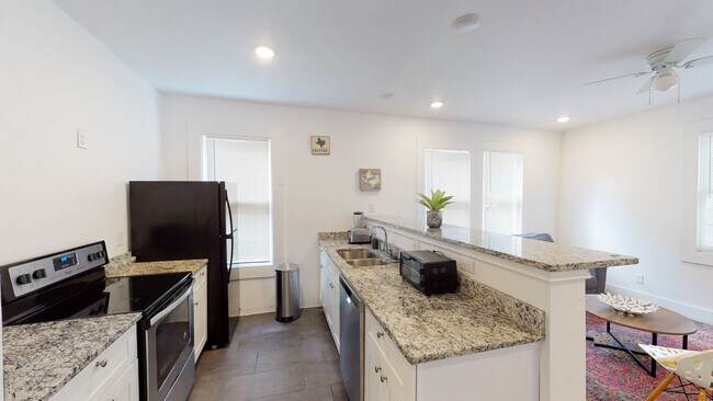 Foto del edificio - 402 E Dewey Pl