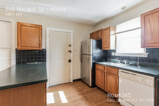 Building Photo - Stuning 4 bedroom house in Pottstown! AVAI...