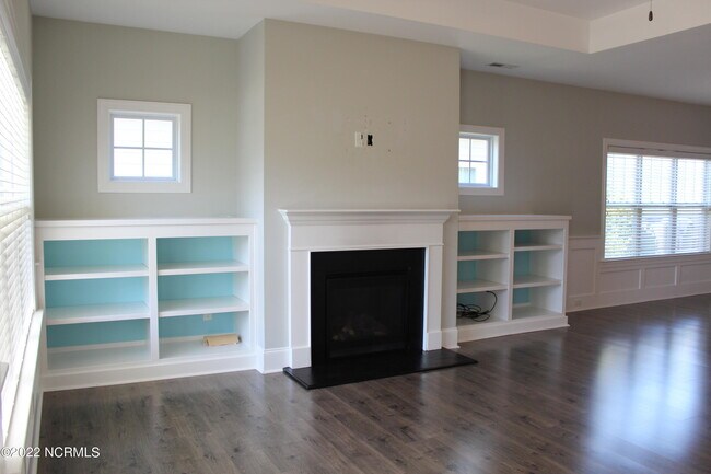 Foto del edificio - 317 Hanover Lakes Dr