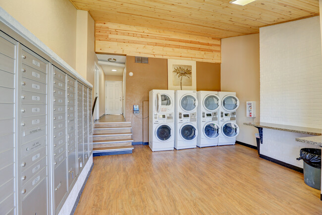 Laundry Facility - Union Square Apartments