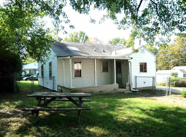 Building Photo - 311 E Dixie St