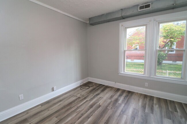 Building Photo - 81 28th St