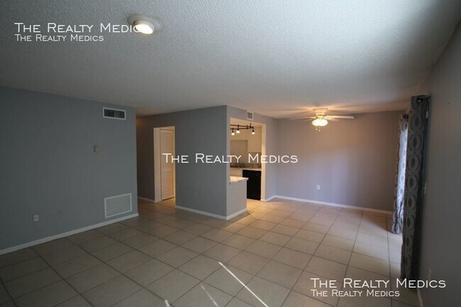 Building Photo - Ground Floor 2 BR Condo in Orlando