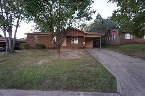 Foto del edificio - 3 Bed 1.5 Bath Total Electric, Fenced Back...