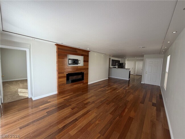 Foto del edificio - 8817 Shady Pines Dr