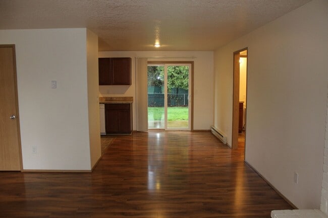 Building Photo - 4 bedroom house