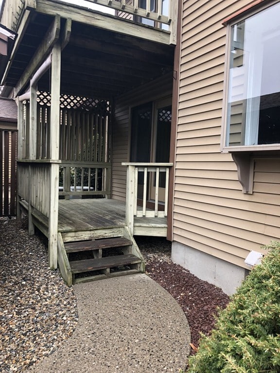 Building Photo - 163 Pine Grove Dr