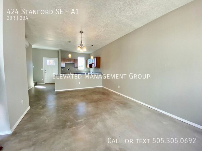 Building Photo - 424 Stanford Dr SE