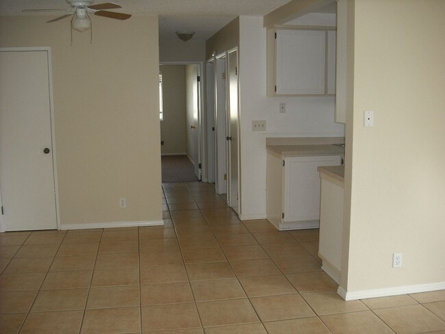 Building Photo - Move Right In - Nicely upgraded single story condo