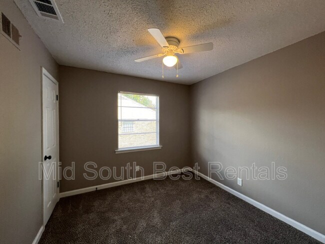 Foto del edificio - 4378 Deerland St
