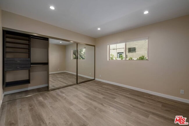 Building Photo - 1553 S Saltair Ave