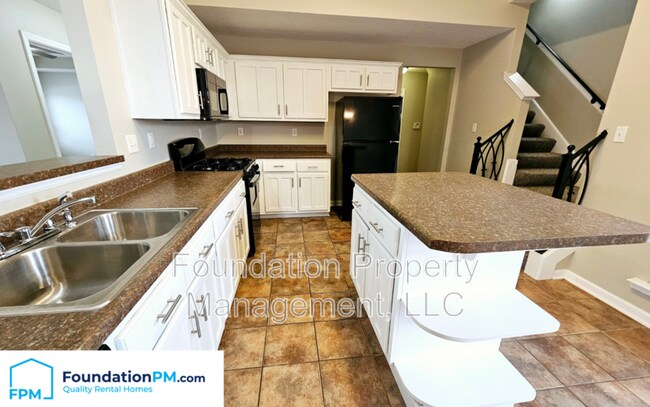 Building Photo - 8435 Windsor Ln