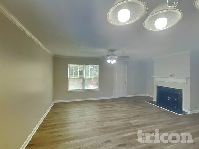 Foto del edificio - 3634 Silver Springs Ct