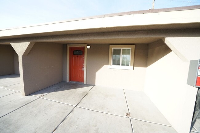 Building Photo - 1175 S Mojave Rd