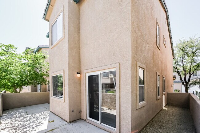 Building Photo - 5594 Calais Ct