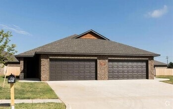 Building Photo - 7520 Redbud Villas Ct