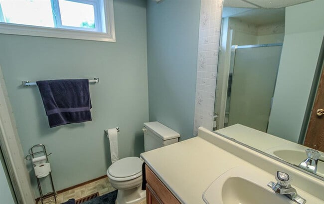 Building Photo - 4612-4645 45 Ave