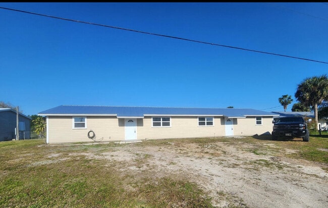 Foto del edificio - 1249 Chobee St