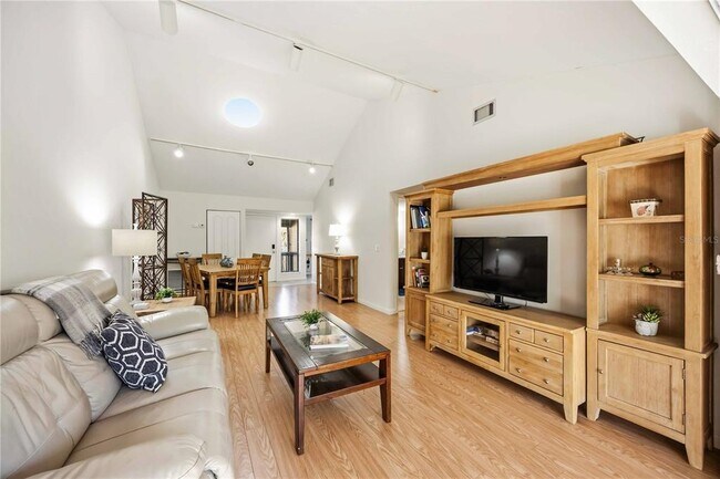 Foto del edificio - 1626 Brookhouse Dr