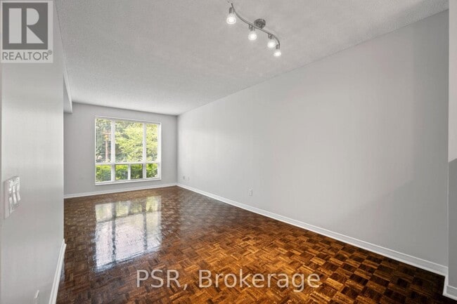 Building Photo - 515 Rosewell Ave