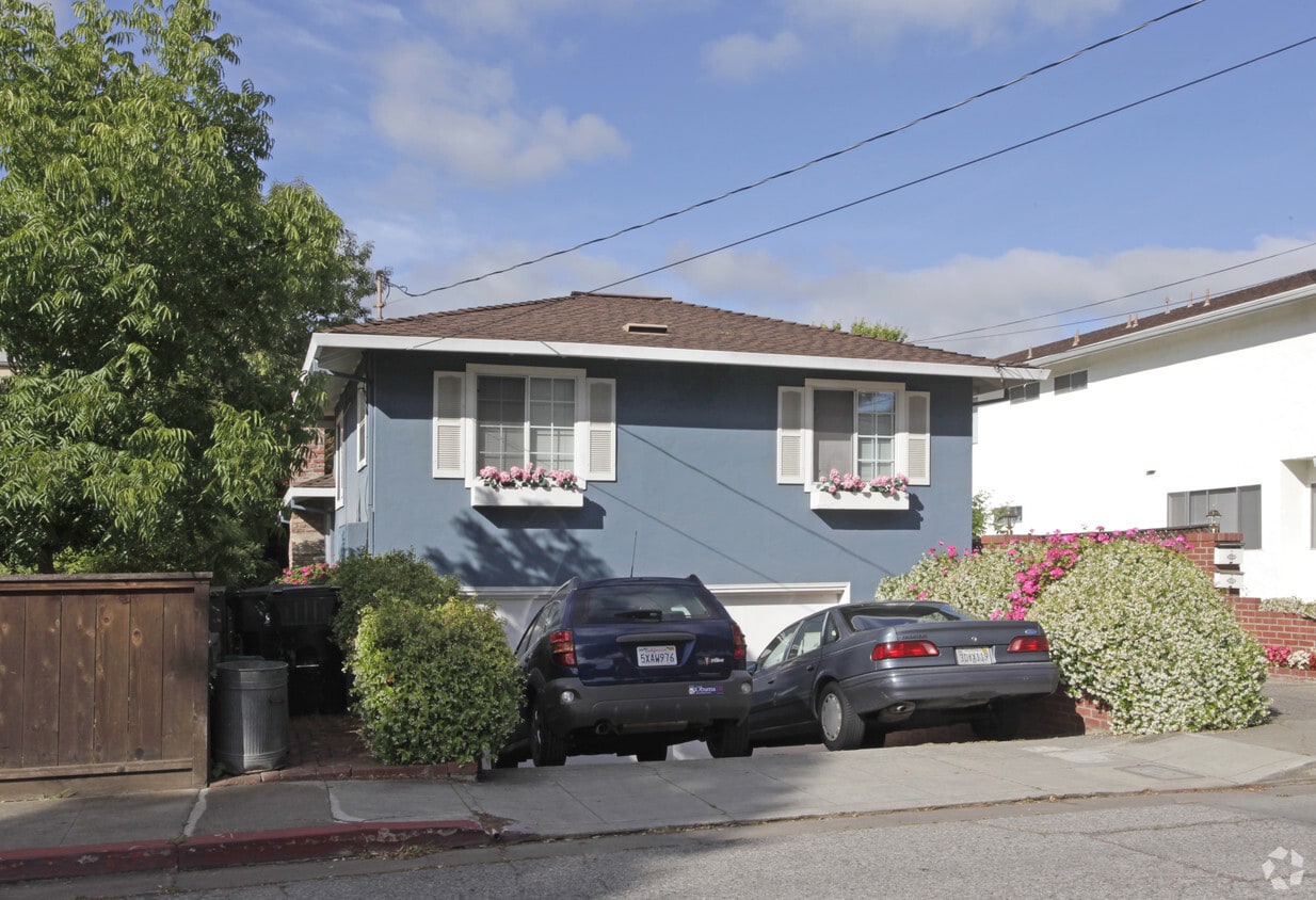 Primary Photo - 931-933 Crane St