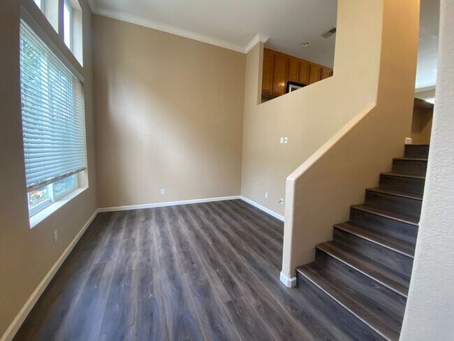 Foto del edificio - Move In Ready! 2 bedrooms 2.5 bath Townhom...