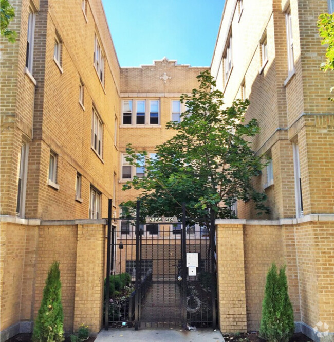 Building Photo - 2346 N Kenneth Ave