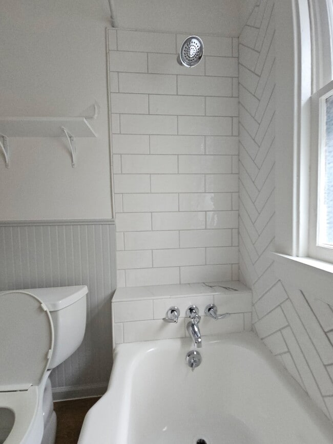 Baño - 2549 Upham St