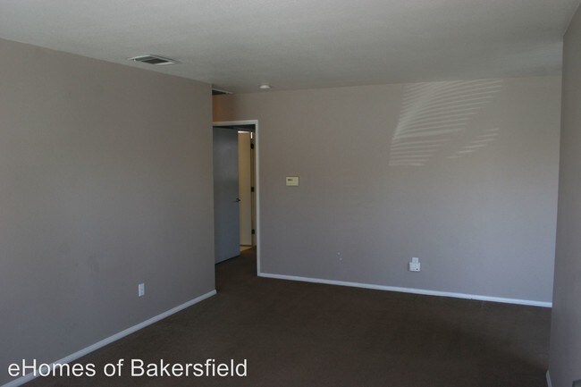 Building Photo - 2823 Brookside Dr