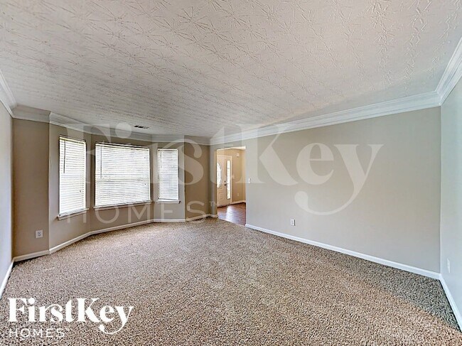 Building Photo - 505 Creekview Blvd