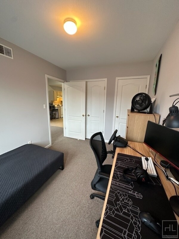 Primary Photo - Well-maintained 2 Bedroom Apartment with s...