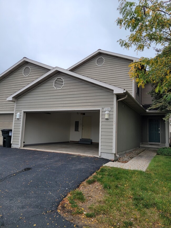 Building Photo - 119 W Meade Ave